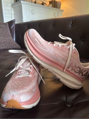 Hoka Women's Clifton 9 Sneakers